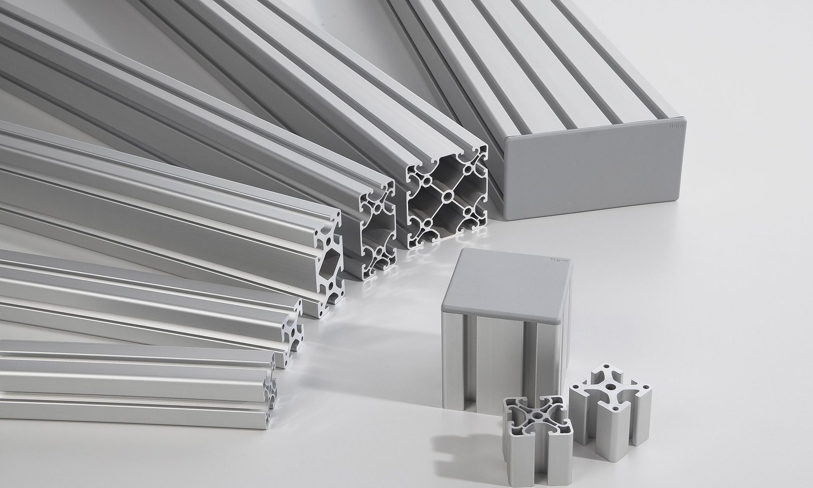Aluminium profile section for modular industrial frames and machine structures